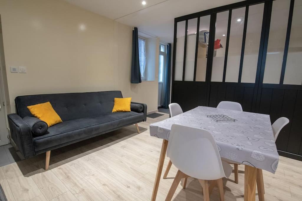 Studio Place De La Barre Le Cosy Apartment มากง ภายนอก รูปภาพ