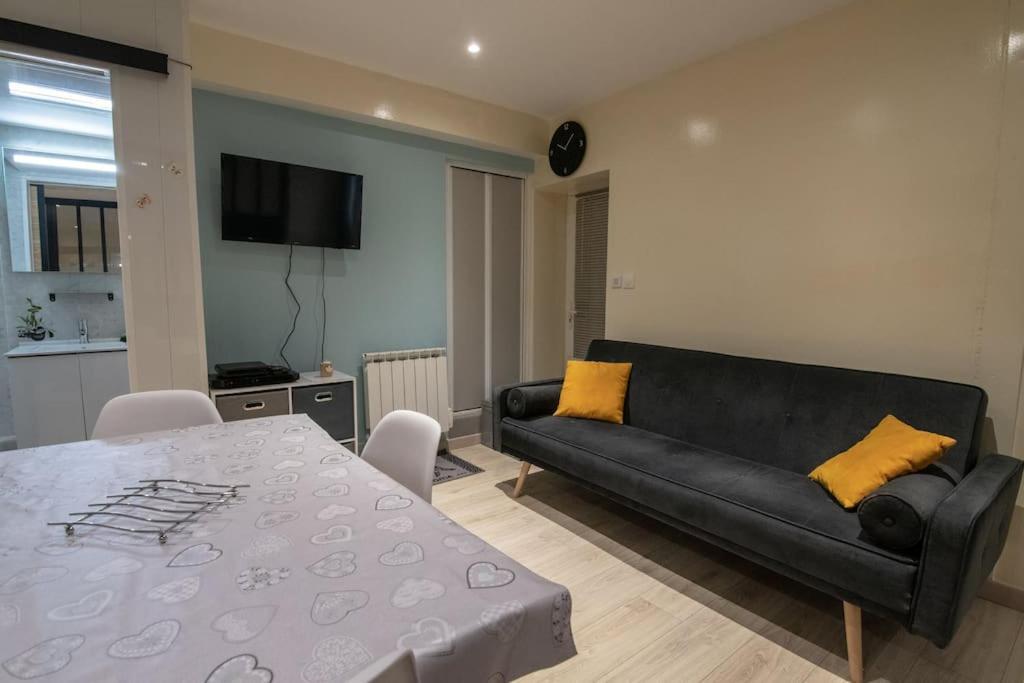 Studio Place De La Barre Le Cosy Apartment มากง ภายนอก รูปภาพ